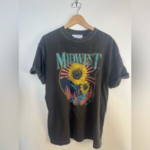 Girl Dangerous‎ Sunflower MIDWEST Graphic tee, Size Medium